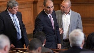 Бившият вътрешен министър си дава имунитета във вторник