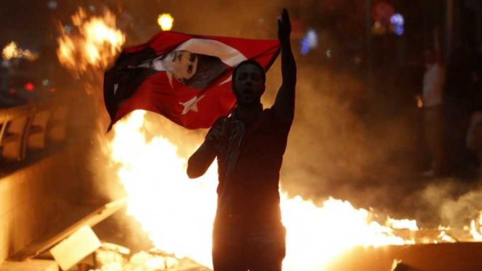 Най-тежката нощ от началото на протестите в Турция | StandartNews.com