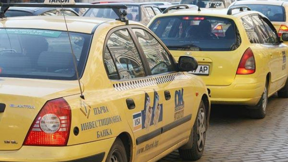 Таксиджии се жалват, че нямат достъп до летище Бургас | StandartNews.com