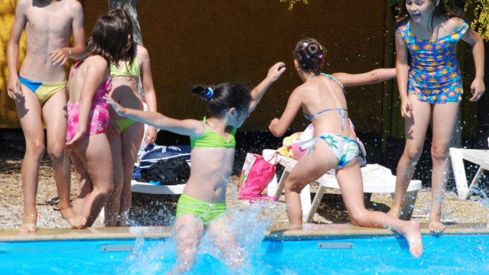 Третокласници се гмуркаха за „Плувно лято“ | StandartNews.com