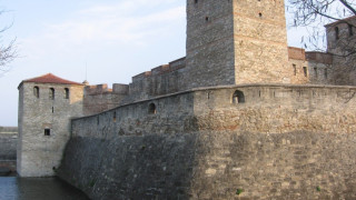 Иманяри дупчат крепостта „Баба Вида"