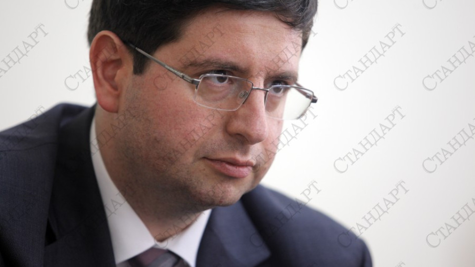 Министър Чобанов смени шефа на АДФИ | StandartNews.com