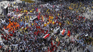 Отново сълзотворен газ срещу турския бунт