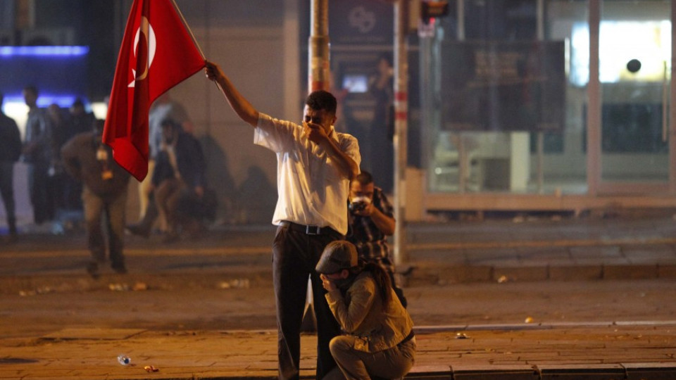 Турция арестувала двама родни блогъри | StandartNews.com
