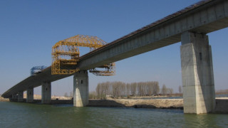 Пеш по моста между Видин и Калафат безплатно