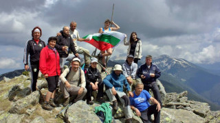 Млади и стари планинари от Сенокос покоряват върхове