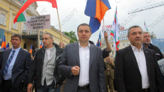 Валери Симеонов протестира пред ямболския съд