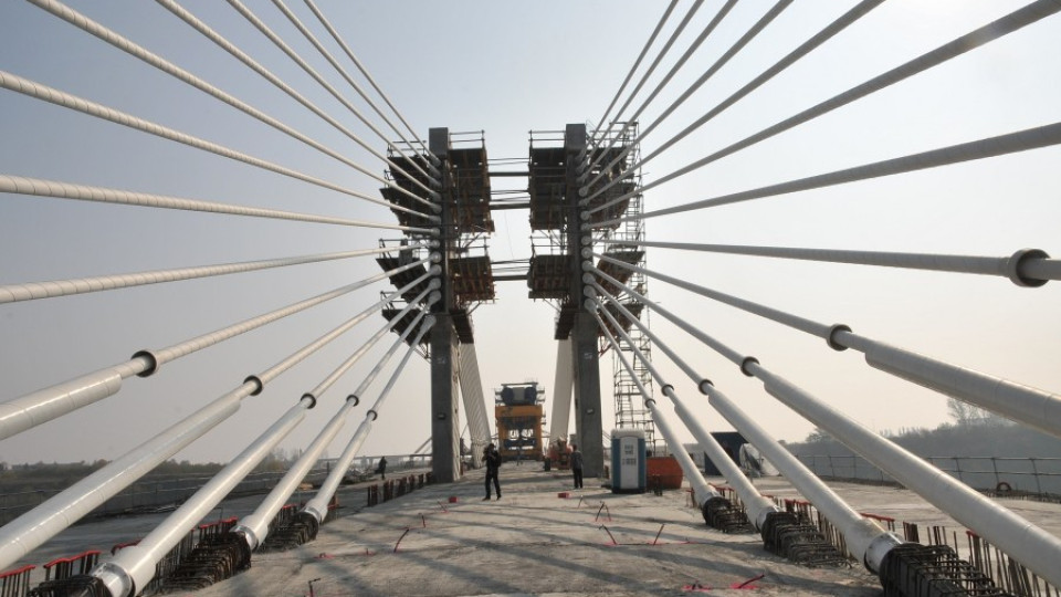 Подвижни кабинети за първите мъже по Дунав мост 2 | StandartNews.com