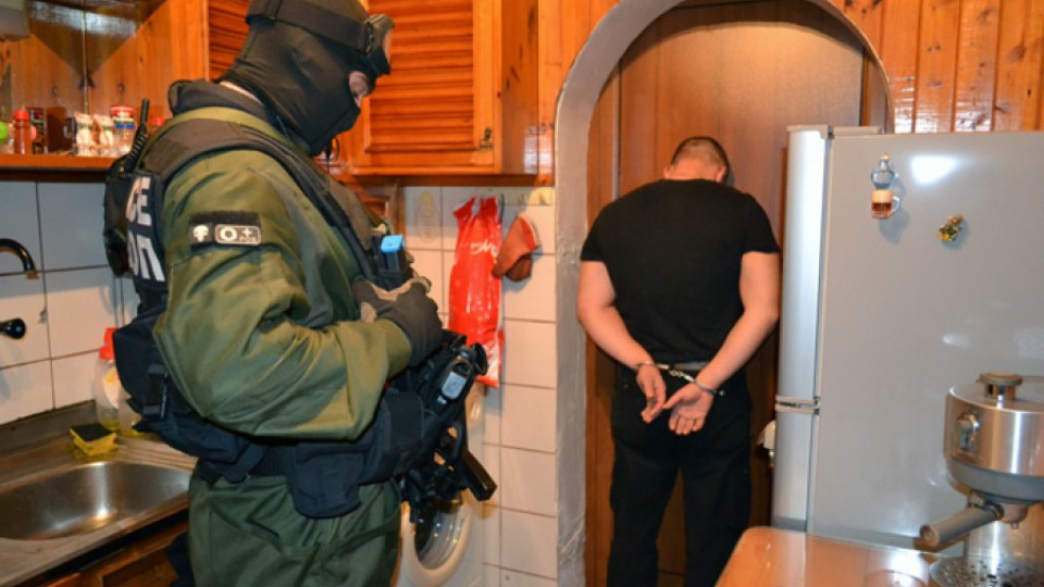 ГДБОП неутрализира нарко-група в столицата | StandartNews.com