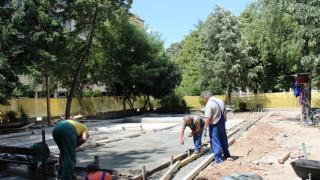Строят детска площадка пред НАП за 45 000 лв.