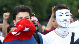 Демонстрантите в Истанбул обявиха, че ще продължат окупацията на Гези