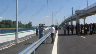Българи и румънци тръгнаха по моста Видин – Калафат