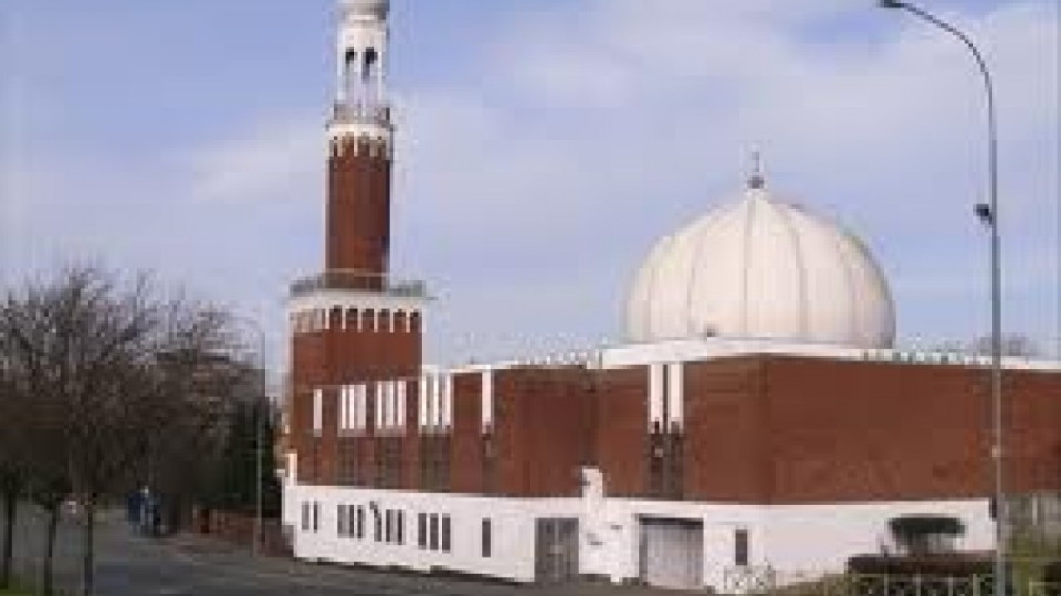 Намушкаха четирима в джамия в Бирмингам | StandartNews.com
