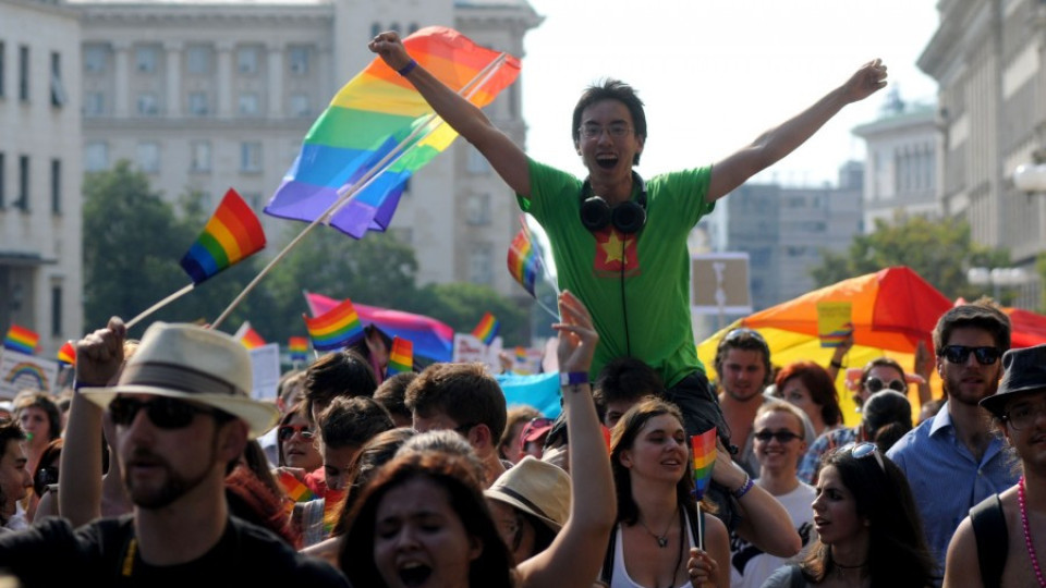 Синодът отново поиска забрана на гей парада | StandartNews.com