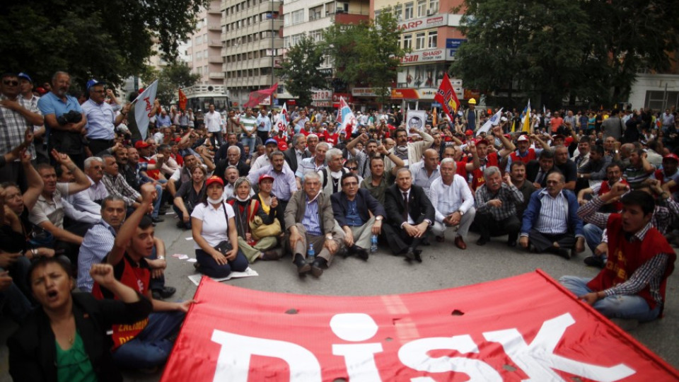 Профсъюзите в Турция излязоха на протест | StandartNews.com