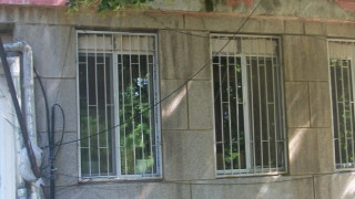 Спасиха падналата от болнична тераса баба