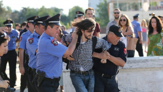 Полицията атакува лагер в Измир, арести в Истанбул и Анкара