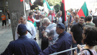 Десетки на протест срещу Муса Палев