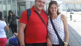 Бебе на 10 дни чака  Иванов на летището