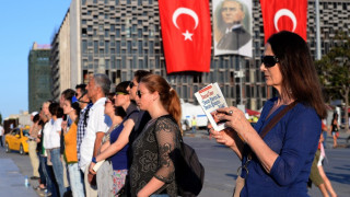 Турция погна и стоящи протести
