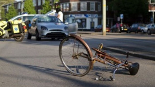 Велосипедист бе ударен от кола в Кърджали   