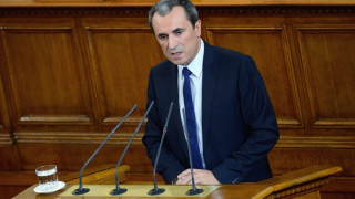 Орешарски поиска от половин до една година доверие