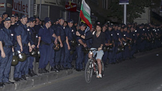Полицаите ще охраняват протеста с жилетки „Антиконфликт"