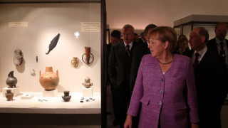 Меркел призова за връщане на заграбеното от Русия изкуство