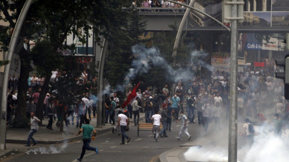 Съдят 26 турци за бунтовете | StandartNews.com