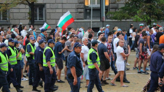 Над 200 души са отклонени от протестa