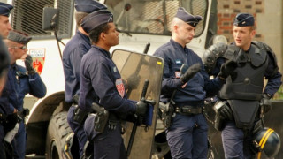 Франция задържа деветима за тероризъм