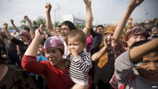 Десетки загинаха при безредици в Китай