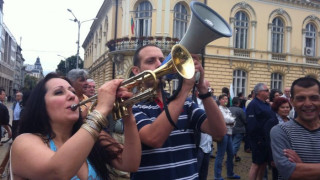 Гладнишка надува тромпет