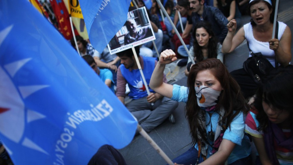 11 протестиращи остават в ареста в Измир | StandartNews.com