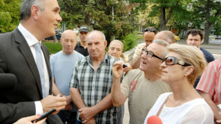 Във Варна и Пловдив окупират областните управи