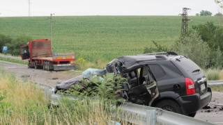Двама загинаха при тежка катастрофа край Русе