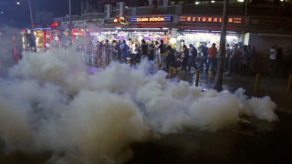 Турската полиция пръска с газ само с предупреждение