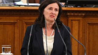 Бобева започва със срещи с медиите и с министрите