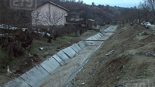 Укрепиха опасно дере в благоевградско село