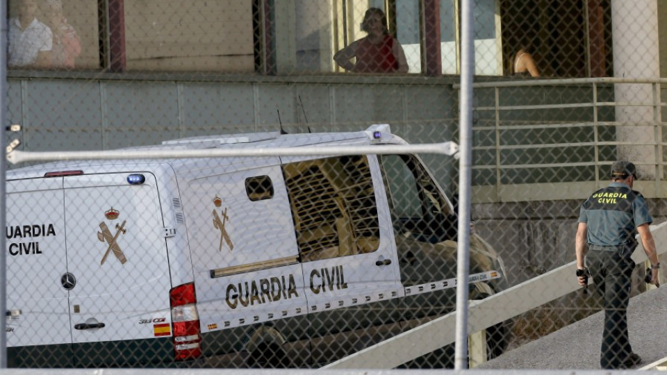 Пратиха в затвора бивш ковчежник на Испания за корупция  | StandartNews.com