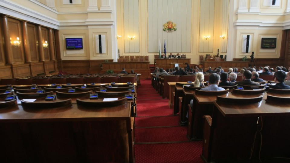 Депутатите отмениха данък „колиба” | StandartNews.com