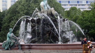 Полицаи застреляха мъж на пъпа на Берлин, заплашвал с нож минувачи