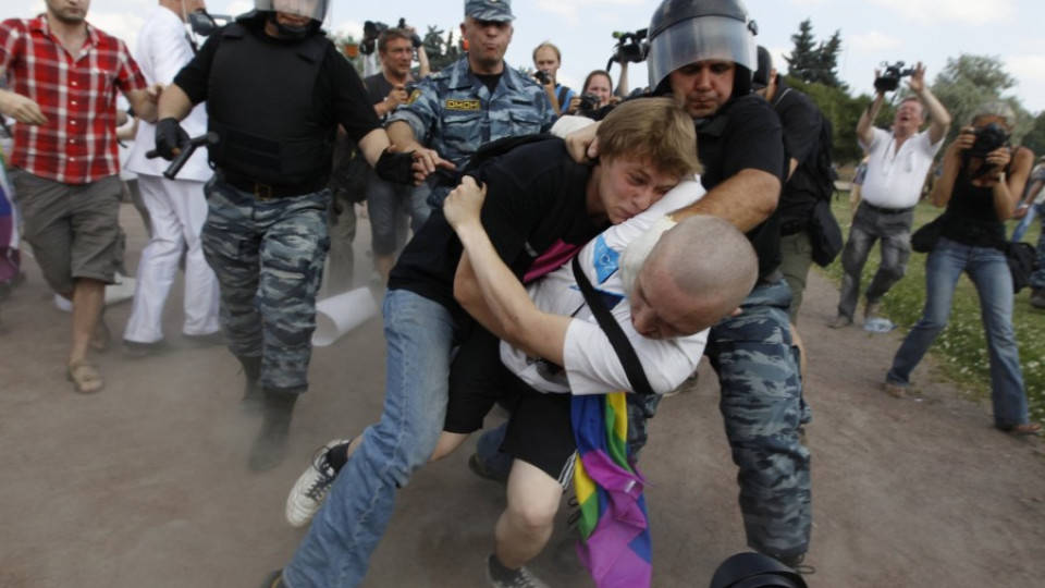 Сблъсъци и арести на гей парад в Русия | StandartNews.com