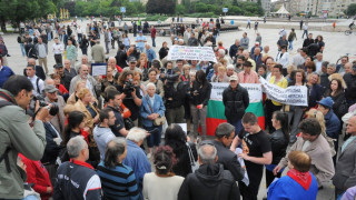 И днес протестират в подкрепа на Орешарски