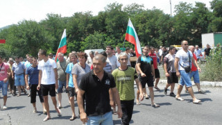 Недоволни земеделци извоюваха среща с министър Греков