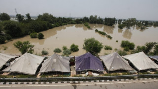 Близо 3 000 безследно изчезнали при наводненията в Индия 