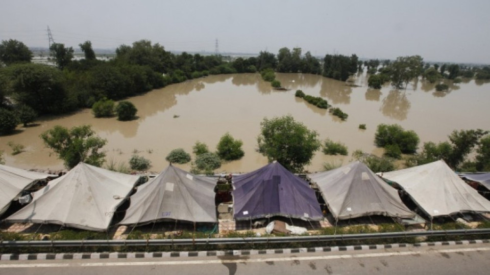 Близо 3 000 безследно изчезнали при наводненията в Индия  | StandartNews.com