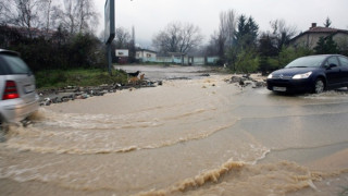 Затвориха пътища в разградско заради наводнени шосета
