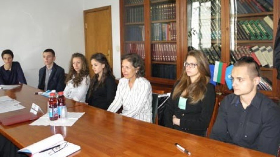 Ученици от две софийски гимназии - на стаж в БТПП | StandartNews.com