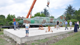 Изтребител „МиГ-21” се приземи  в Кърджали  